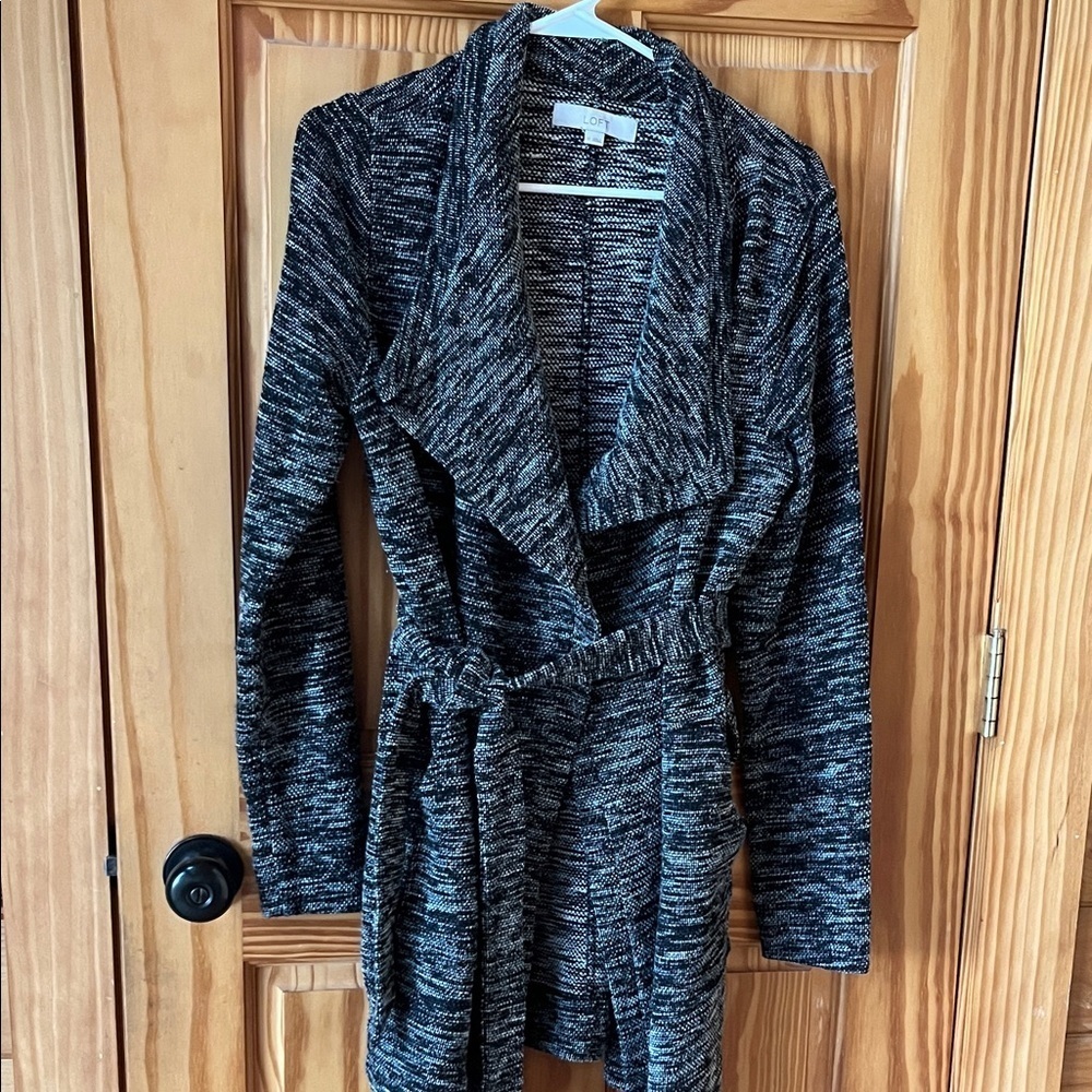 Loft Women's Black and Gray Sweater - Size Medium